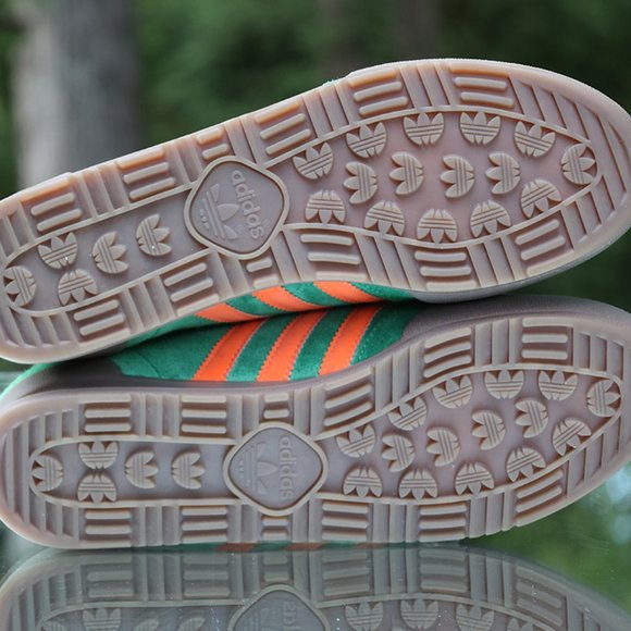 Adidas Originals Jeans Men’s Size 9.5